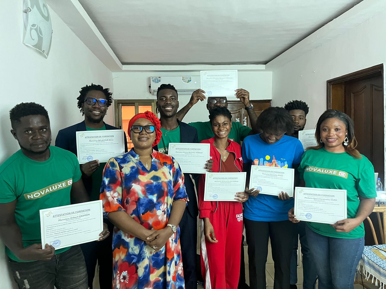 Remise des attestations de formation de l'entreprise NOVALUXE CI le 12 juillet 2025